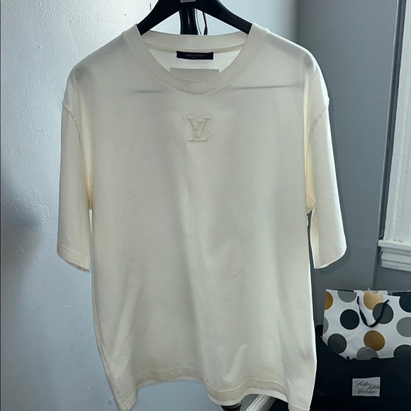 Louis Vuitton Cream off-white T-Shirt for Men 100% authentic🔥🔥🔥